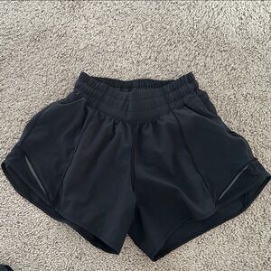 Women's lululemon black Hotty Hot 2.5” Shorts size 0